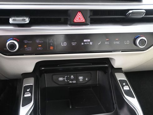 New 2025 Kia Sorento EX image 24