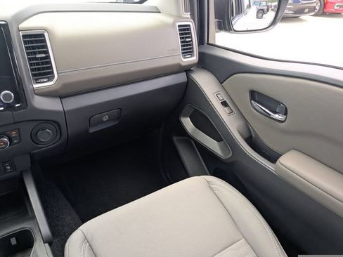 Used 2024 Nissan Frontier SV w/ SV Convenience Package RWD image 16