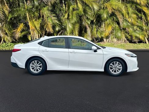 Used 2025 Toyota Camry LE image 4