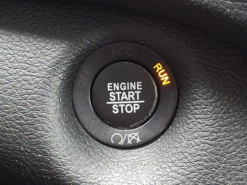 Used 2019 Jeep Cherokee Trailhawk image 24