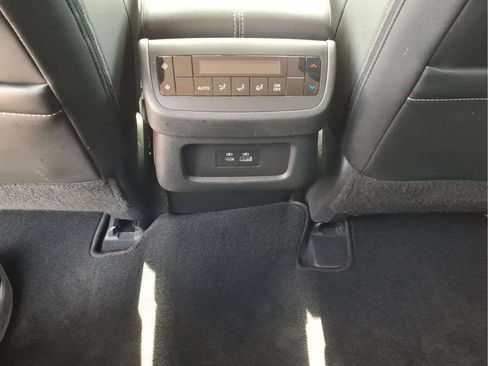 Used 2023 Nissan Pathfinder SL FWD image 14