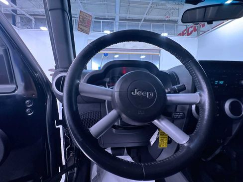 Used 2008 Jeep Wrangler Unlimited Sahara w/ Dual Top Group image 15