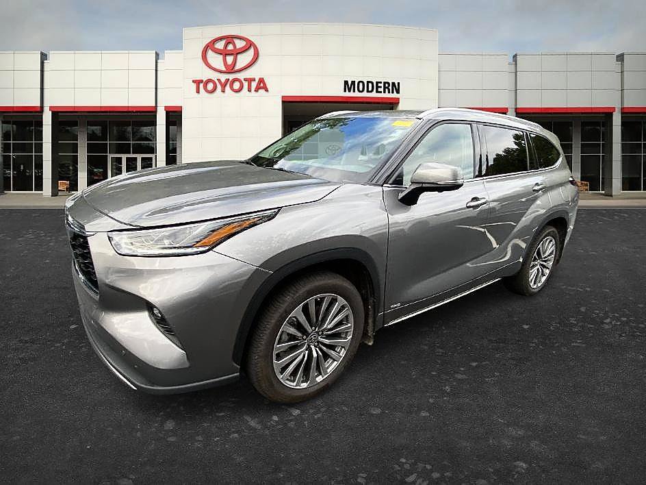 Used 2025 Toyota Highlander Limited AWD/4WD image 14
