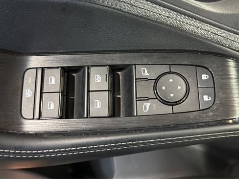 Used 2023 Nissan Rogue SV AWD/4WD image 16