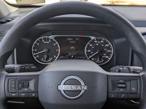 Used 2025 Nissan Rogue S image 31