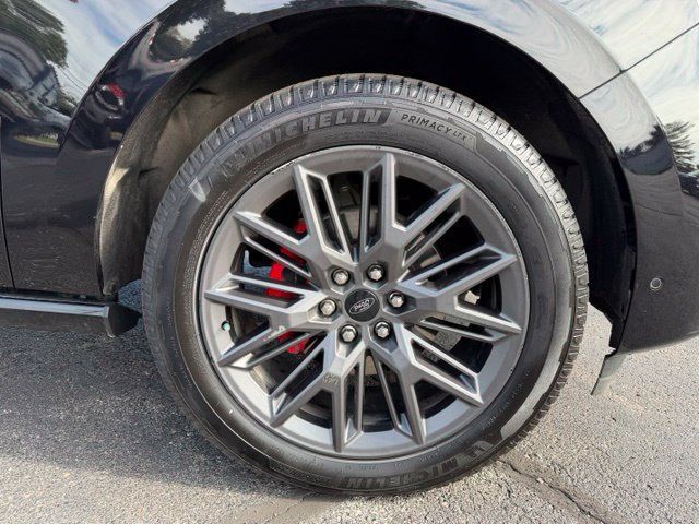 Used 2025 Ford Expedition Platinum w/ Stealth Performance Package AWD/4WD image 18
