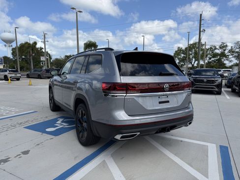 New 2026 Volkswagen Atlas SE image 5