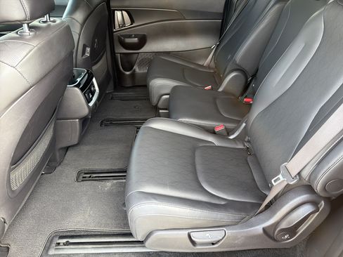 Used 2025 Kia Carnival SX w/ SX Dark Edition Package FWD image 19