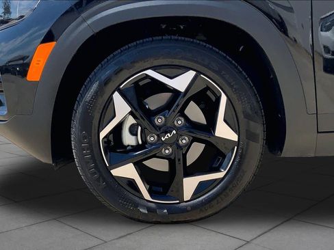 Used 2024 Kia Seltos EX FWD image 11