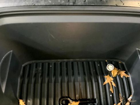 Used 2021 Tesla Model Y Long Range image 32