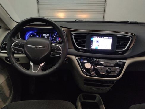 Used 2022 Chrysler Voyager LX image 22
