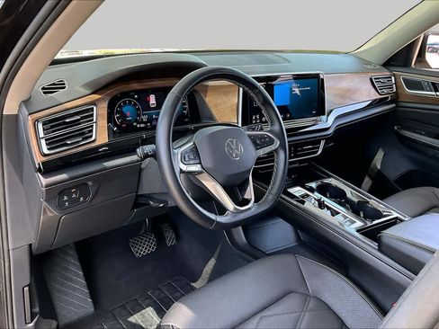 Used 2024 Volkswagen Atlas SE FWD image 18