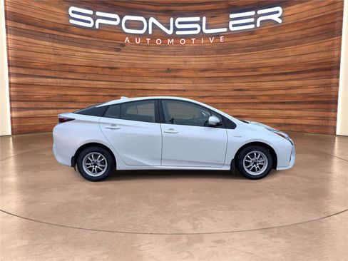 Used 2016 Toyota Prius Two image 6