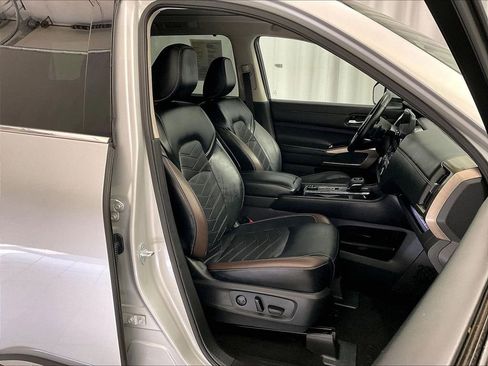 Used 2023 Nissan Pathfinder Platinum AWD/4WD image 11