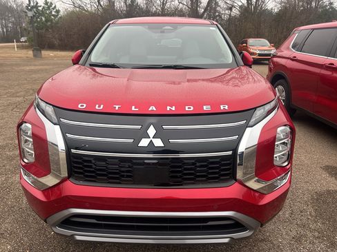 New 2026 Mitsubishi Outlander SE FWD image 2