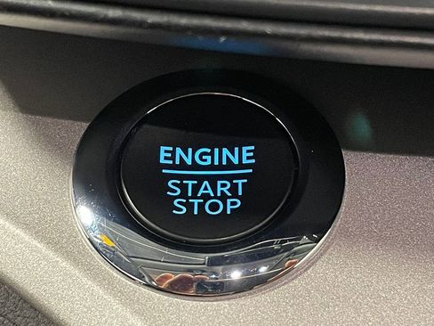 Used 2022 Ford Explorer XLT image 28