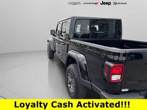 New 2025 Jeep Gladiator Sport image 5