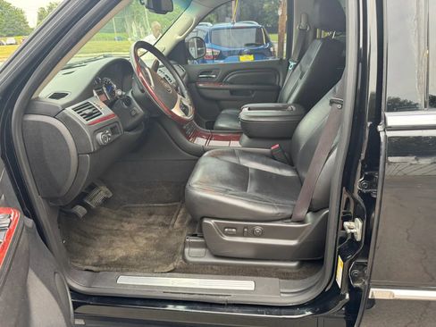 Used 2012 Cadillac Escalade AWD image 15
