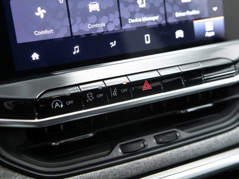 Used 2023 Jeep Compass Latitude image 18