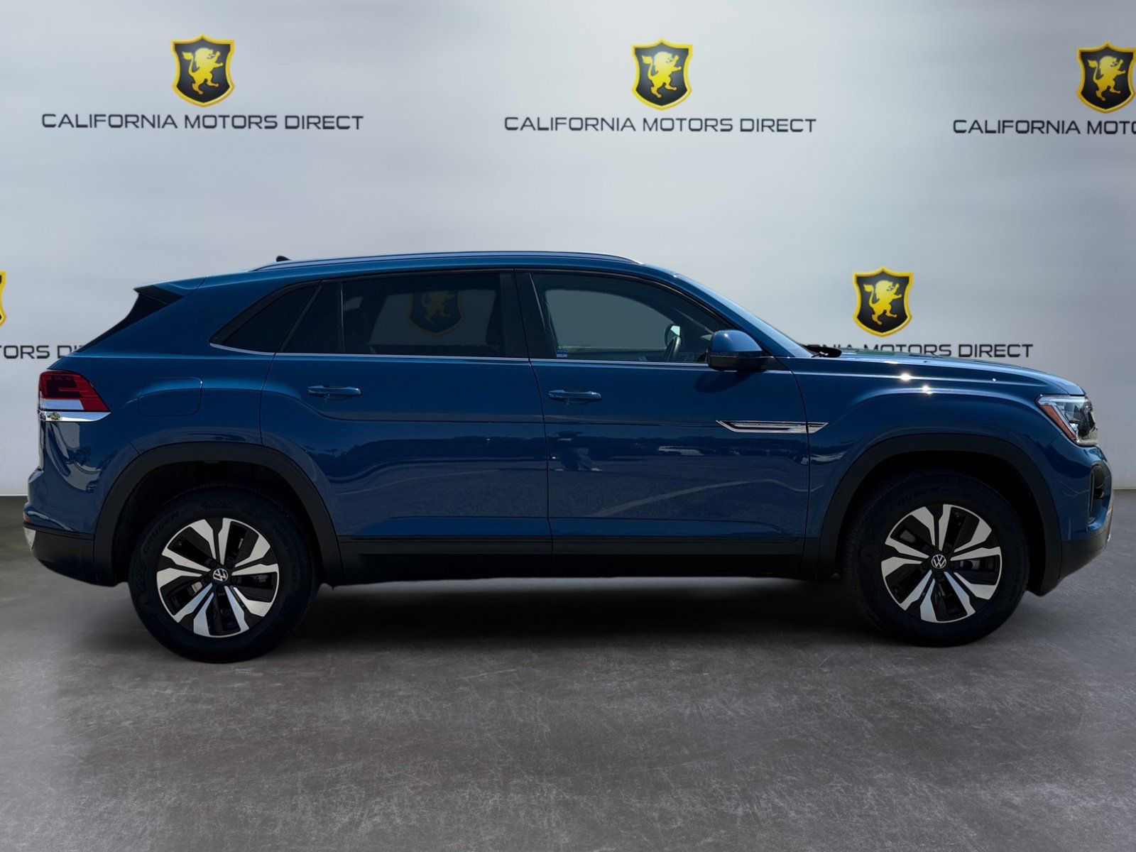Used 2025 Volkswagen Atlas Cross Sport SE AWD/4WD image 6
