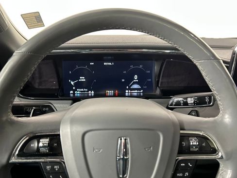 Used 2019 Lincoln Navigator Reserve image 12