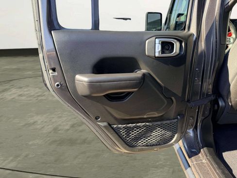 Used 2019 Jeep Wrangler Unlimited Rubicon w/ Cold Weather Group image 16