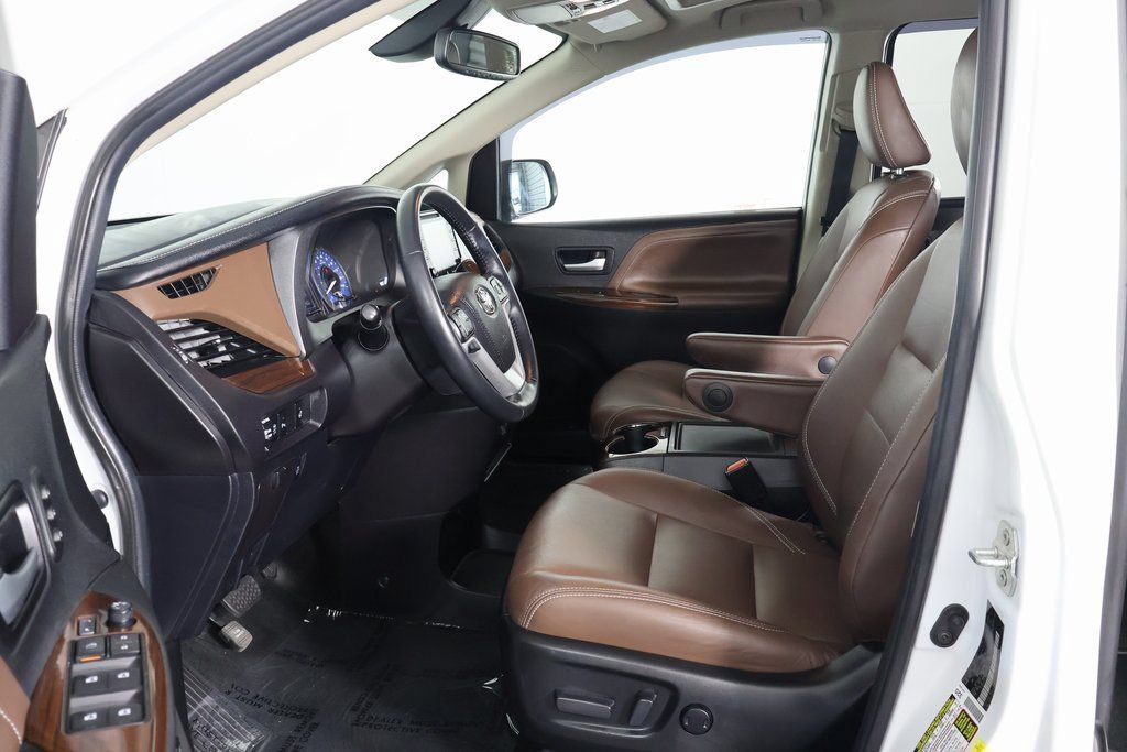 Used 2019 Toyota Sienna Limited AWD/4WD image 10