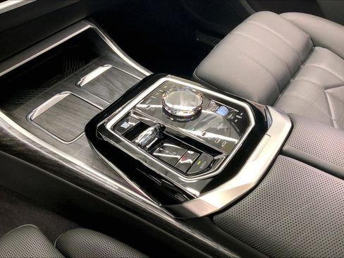 Used 2025 BMW 760i xDrive w/ Premium Package AWD/4WD image 16