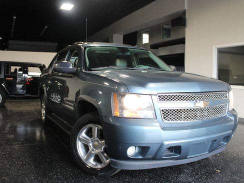 Used 2011 Chevrolet Avalanche LTZ image 1