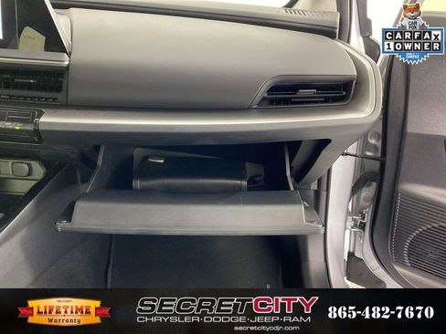 Used 2025 Toyota Prius LE FWD image 30