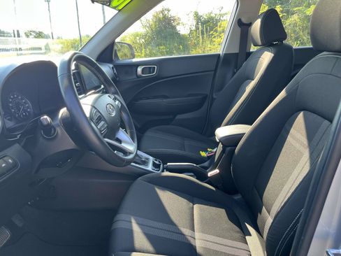 Certified 2022 Hyundai Venue SEL FWD image 14