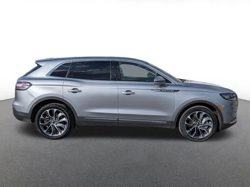 Used 2022 Lincoln Nautilus Reserve AWD/4WD image 2