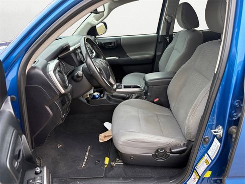 Used 2017 Toyota Tacoma SR5 image 9