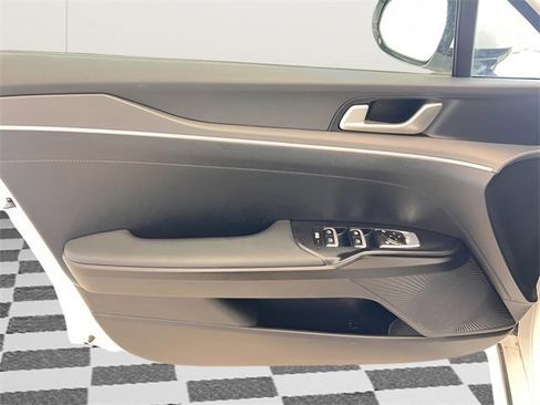 Used 2025 Kia K5 LXS image 16