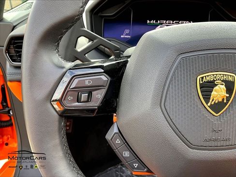 Used 2023 Lamborghini Huracan EVO RWD image 17