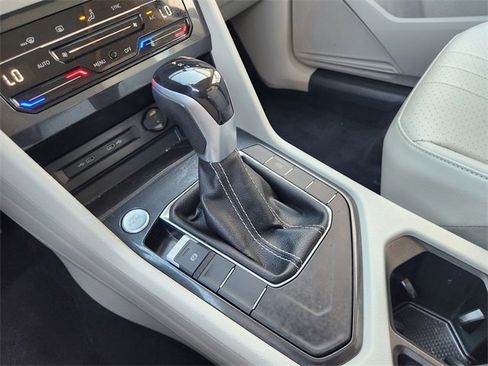 Used 2023 Volkswagen Tiguan SE image 16