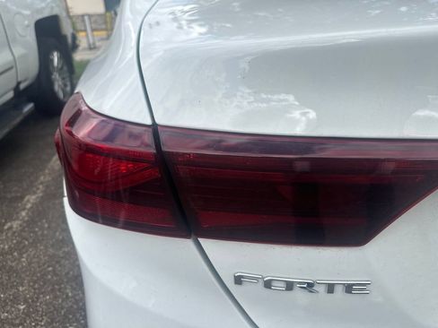 Used 2021 Kia Forte LXS FWD image 13