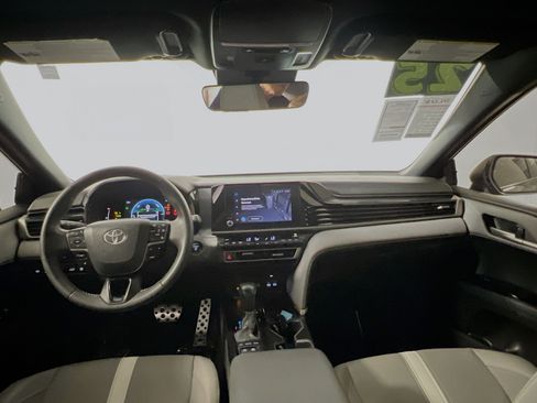 Used 2025 Toyota Camry SE w/ Convenience Package FWD image 30
