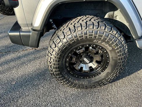 Used 2018 Jeep Wrangler Unlimited Sahara image 10