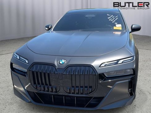Certified 2023 BMW 740i RWD image 3