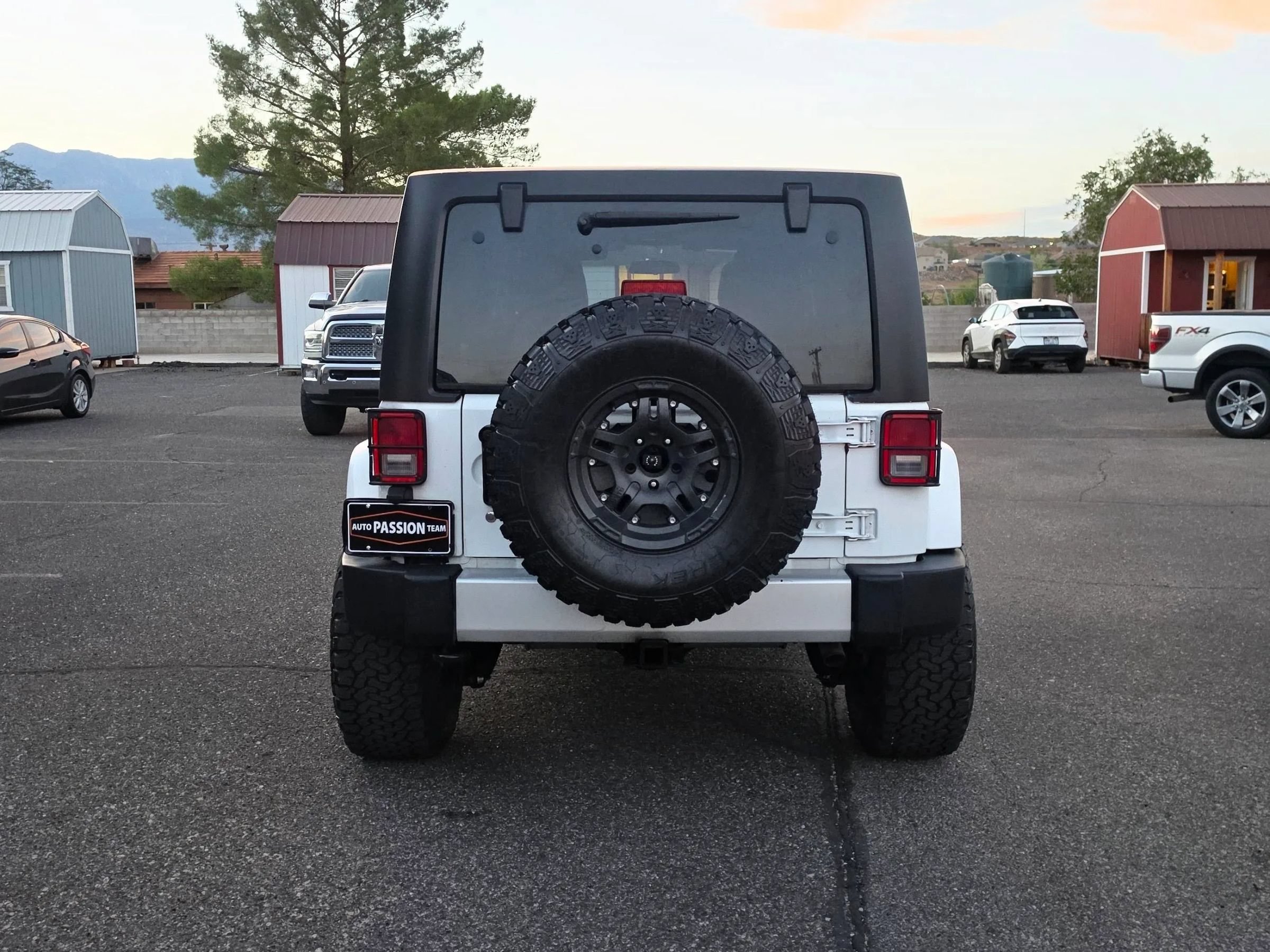 Used 2012 Jeep Wrangler Unlimited Sahara w/ Dual Top Group AWD/4WD image 4