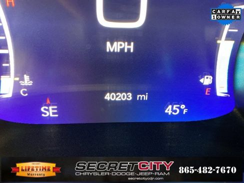 Used 2024 Chrysler Pacifica Touring-L image 18