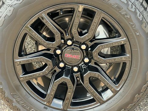 Used 2024 GMC Sierra 1500 Elevation w/ X31 Off-Road Package AWD/4WD image 6