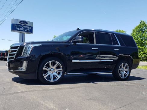 Used 2016 Cadillac Escalade Luxury AWD/4WD image 1