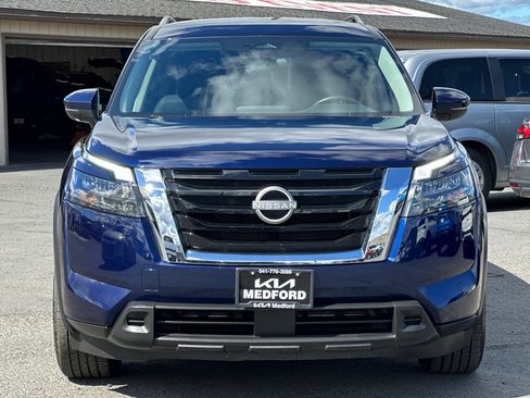 Used 2025 Nissan Pathfinder SV AWD/4WD image 10