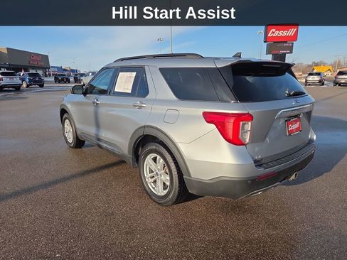 Used 2022 Ford Explorer XLT w/ Equipment Group 202A image 3