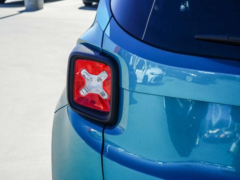 Used 2021 Jeep Renegade Latitude image 12