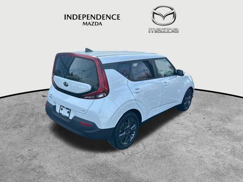 Used 2020 Kia Soul EX image 3