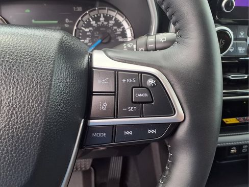 Used 2026 Toyota Highlander XLE AWD/4WD image 18
