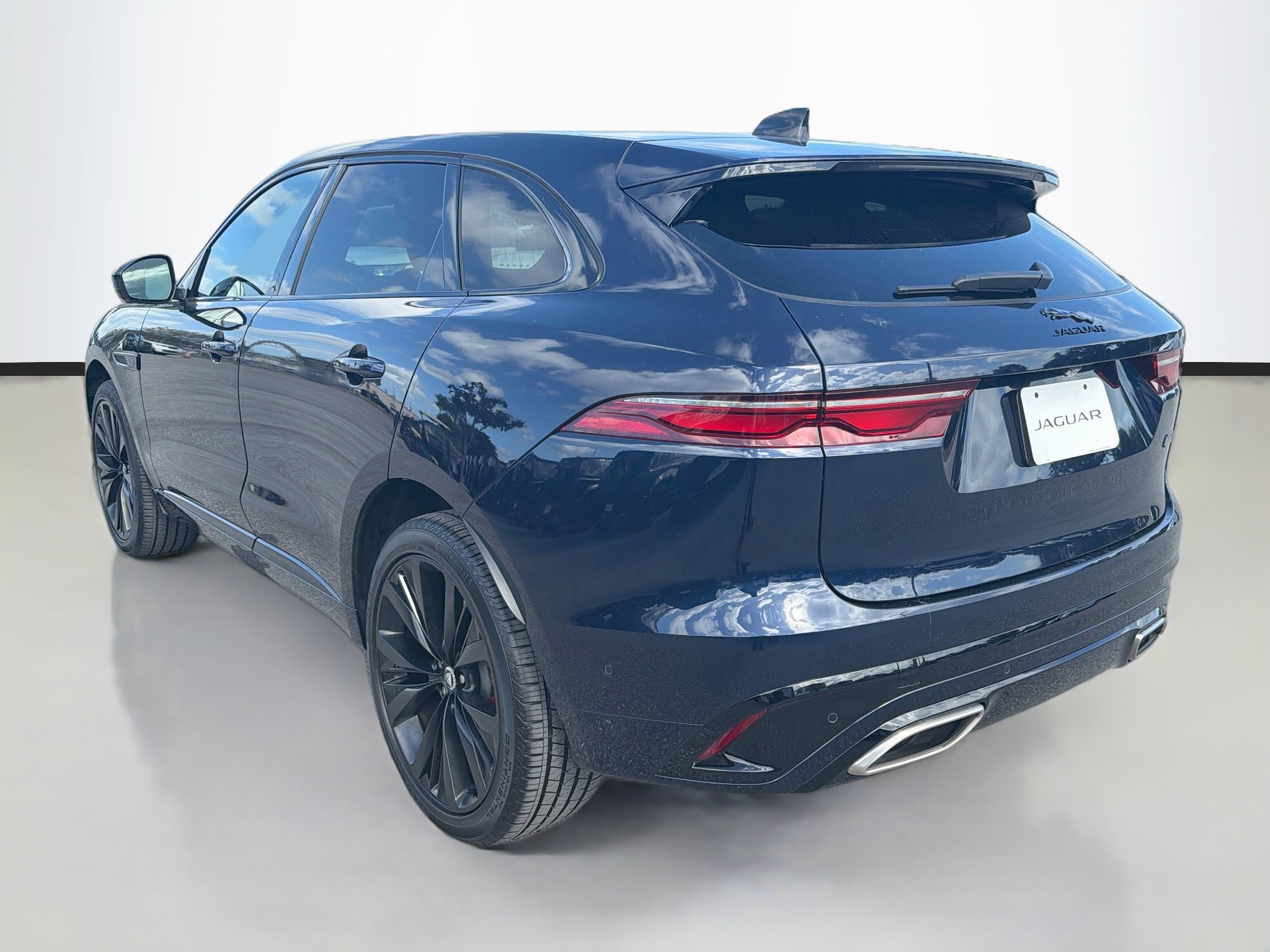 Used 2026 Jaguar F-PACE R-Dynamic S AWD/4WD image 3
